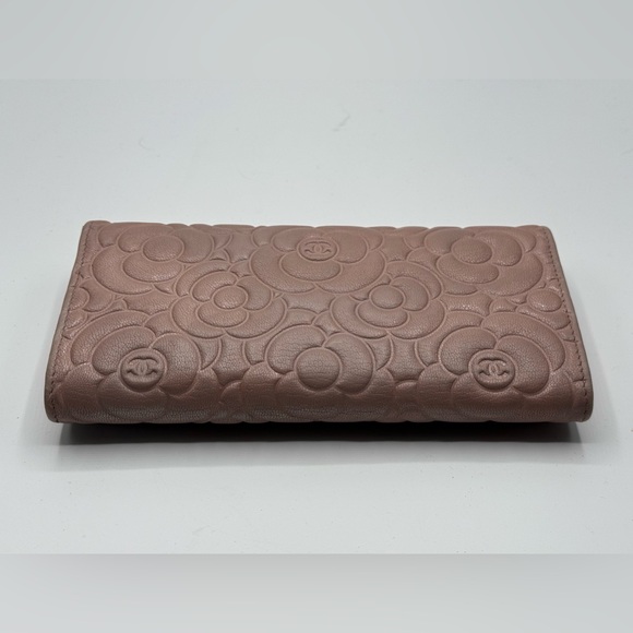 Authentic Chanel Camellia Leather Wallet on Unbranded Added Chain - Picture 2 of 13